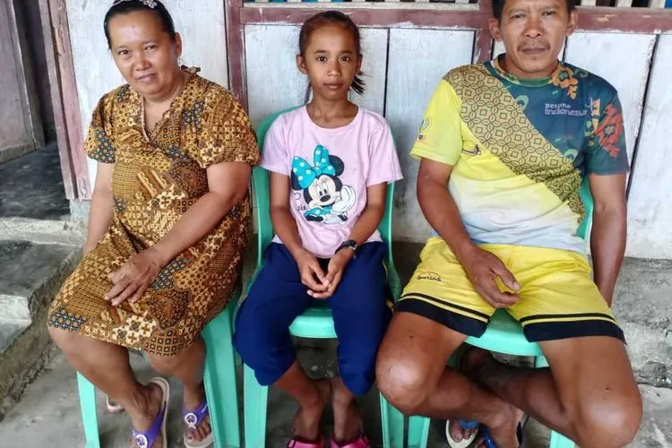 Melan dan kedua orangtuanya, Kamis (30/1/2020).(Kompas.com).