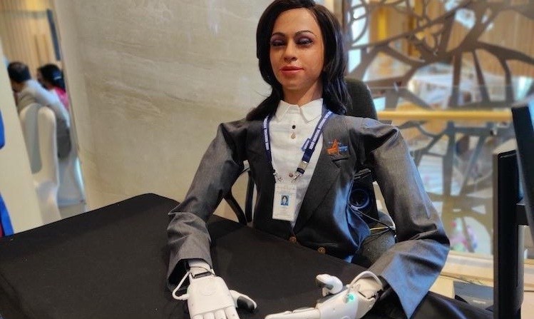  Robot Humanoid Perempuan Bernama Vyommitra dari India (Democratic Accent)