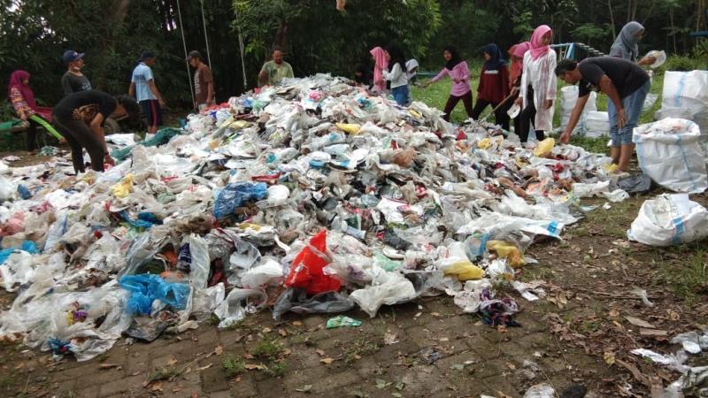 Tumpukan sampah plastik (Foto: Dokumentasi WALHI)