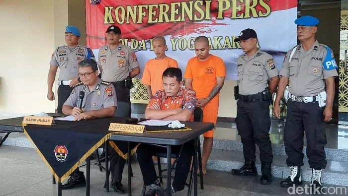 Preman sadis Jogja, Santang saat serahkan diri ke Polisi (Detikcom)