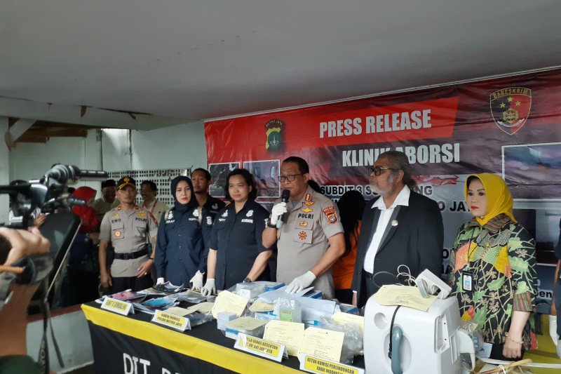 Polisi grebek klinik aborsi ilegal di Paseban, Jakarta (Antara)