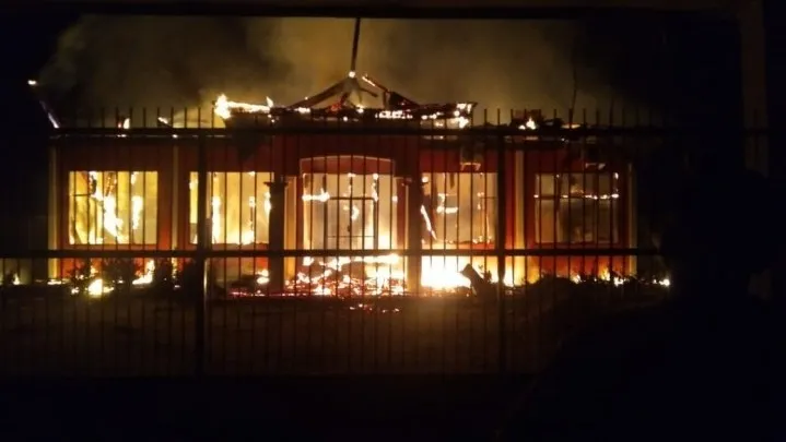 Ilustrasi kantor desa dibakar (inforiau)