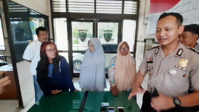 Emak-emak bercadar ditangkap dan jadi tersangka oleh polisi karena mencopet di Solo (Tribunnews)