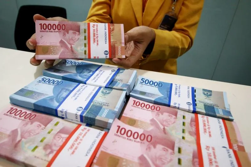 nilai tukar rupiah amkin anjlok (katadata)