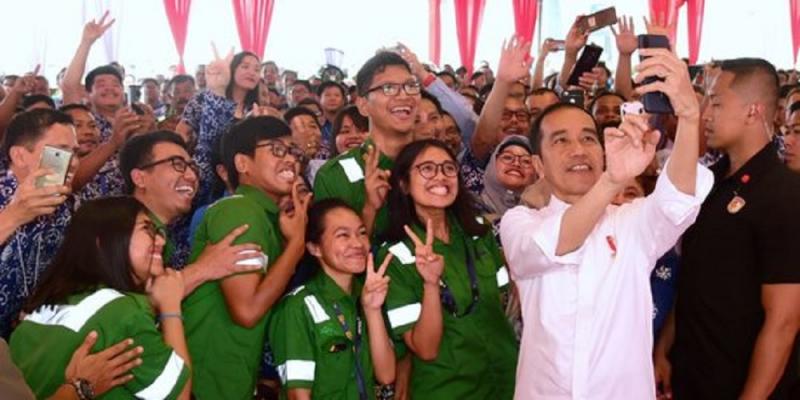 Jika Sudah Bekerja Baik, Pemerintahan Jokowi Tidak Butuh Influencer! (merdeka.com).