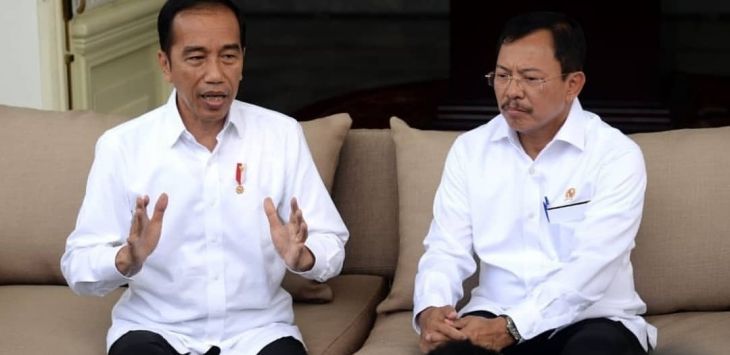 Presiden Jokowi bersama dengan Menkes Terawan Agus Putranto (pojoksatu.id)