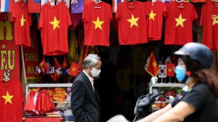 Warga negara Vietnam yang beraktivitas bebas dengan menggunakan masker (Tribunnews)