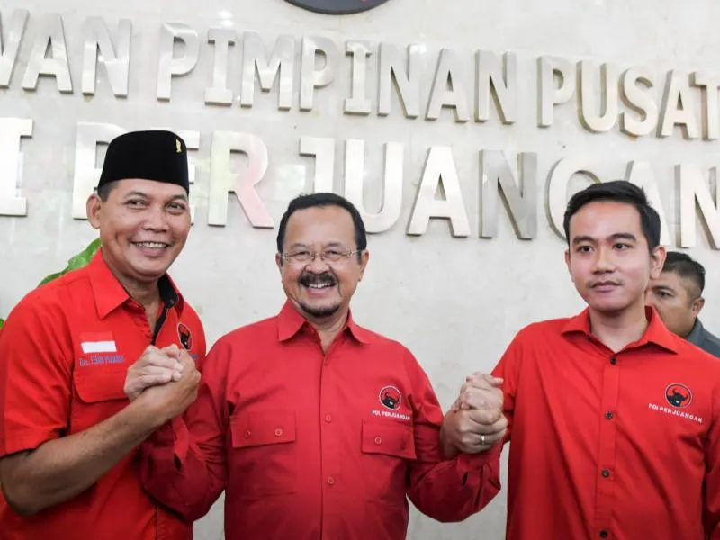 Achmad Purnomo (tengah) dan Gibran Rakabuming Raka (kanan) (tagar)