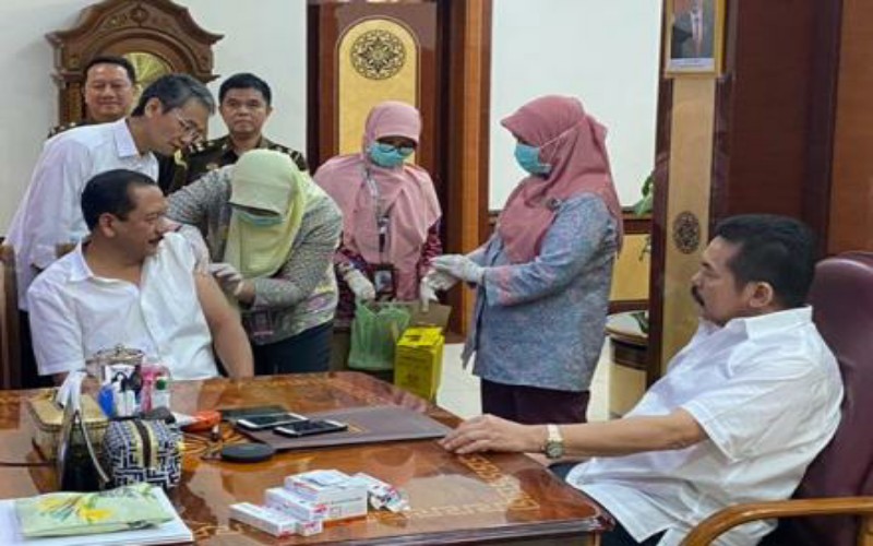 Jaksa Agung ST Burhanuddin Disuntik Vaksin Anti Influenza (Doc. Kejaksaan Agung)