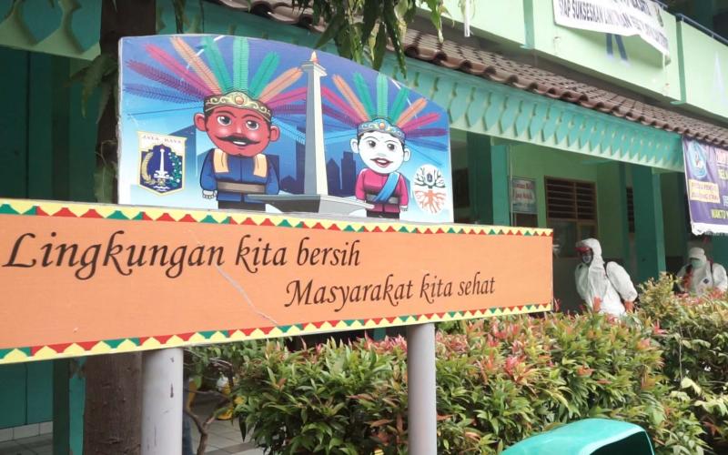 30 Sekolah Jakarta Pusat Disemprot Disinfektan