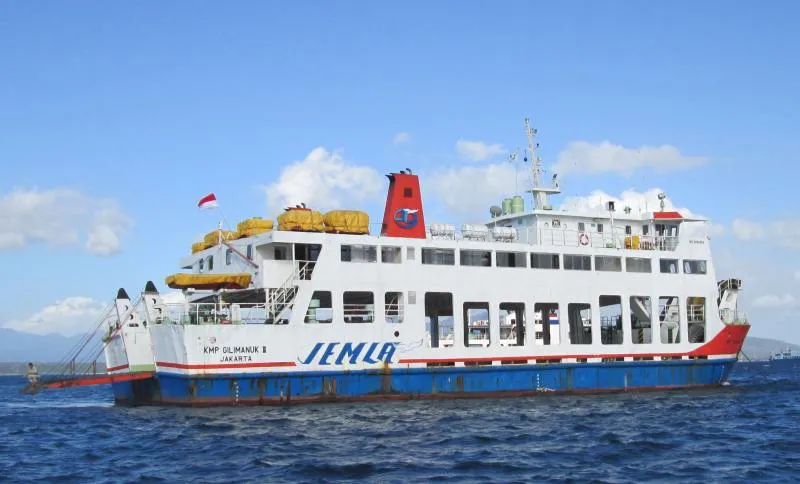 Kapal ferry yang beroperasi di penyeberangan Ketapang-Gilimanuk (jemlaferry)