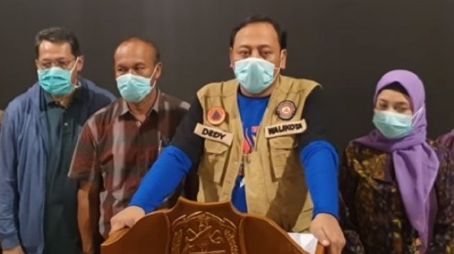 Tangkapan layar jumpa pers yang dilakukan oleh Wali Kota Tegal Dedy Yon Supriyono terkait pasien positif covid-19 di Tegal, Jawa Tengah. [Youtube—Odhay Official]  (ayosemarang)