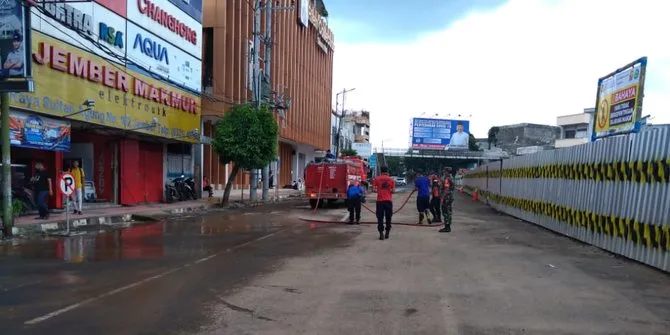 Seremoni pembukaan jalan naional di Kabupaten Jember, Jatim (merdeka)