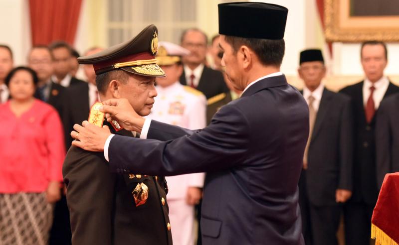 Presiden Jokowi saat lantik Tito Karnavin sebagai Kapolri (salampapua)