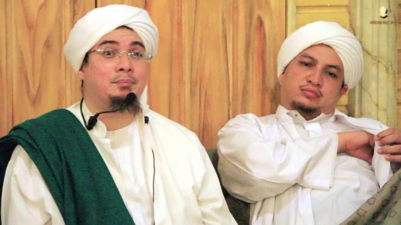 Habib Ahmad Bin Novel Salim Jindan (kiri) (islami)