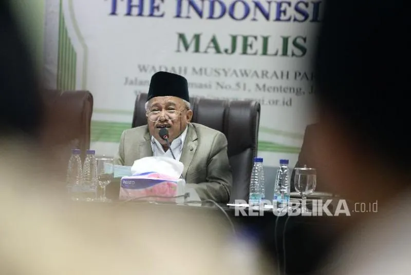 Wakil Ketua Umum MUI KH Muhyiddin Junaidi, meminta video santri berpeci baca puisi Paskah ditelusuri. (republika)