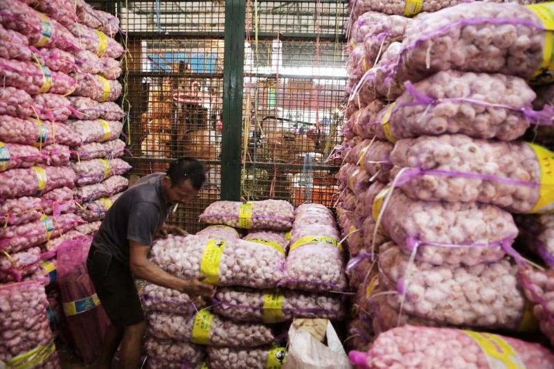 Bawang putih impor di Pasar Induk Kramat Jati, Jakarta Timur (Foto:Denny Hardimansyah/Law-Justice)