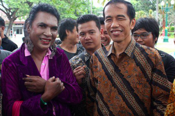 Mami Yuli dan Presiden Jokowi. (IDNTimes)