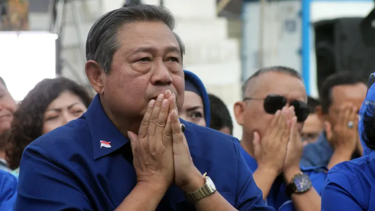 Mantan Presiden Indonesia Susilo Bambang Yudhoyono (SBY) (merahputih)