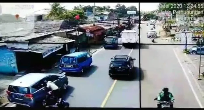 Pelaku Perampokan Viral Di Siang Hari Di Depok Diburu Polisi. (Media Indonesia).