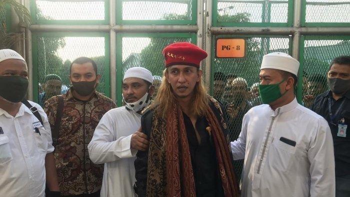 Habib Bahar bin Smith saat dibebaskan dari Lapas Cibinong Bogor, Jawa Barat (Tribunnews)