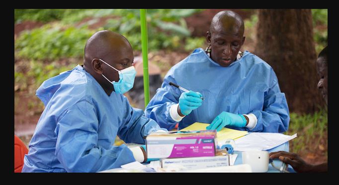 Ilustrasi petugas media penanganan Virus Ebola di Kongo (Foto: WHO)