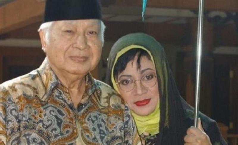 Siti Hardijanti Rukmana dan Soeharto. (Rakyatku News)