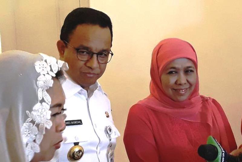 Gubernur DKI Jakarta Anies Baswedan dengan Gubernur Jawa Timur Khofifah Indar Parawansa (netralnews)