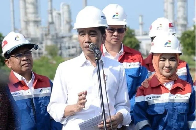 Presiden Jokowi bersama dengang Komisaris Utama Pertamina Basuki Tjahaja Purnama (Ahok)
