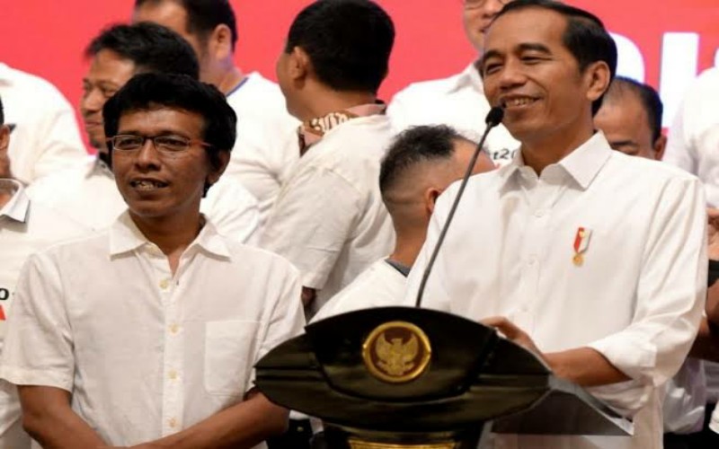 Adian Napitupulu dan Jokowi. (Gesuri.id)
