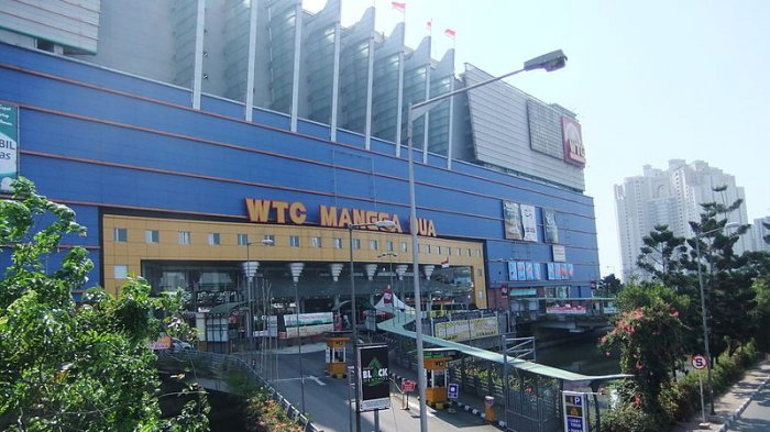 WTC Mangga Dua, salah satu mal yang sudah beroperasi hari ini (Okezone)