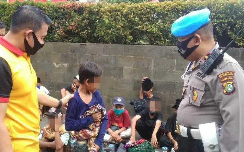 Puluhan Anak Diamankan saat Demo RUU HIP. (Antara)