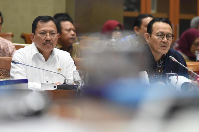 Menteri Kesehatan Terawan Agus Putranto dan Dirut BPJS Kesehatan Fahmi Idris dalam rapat dengan DPR pada awal November membahas kenaikan iuran peserta mandiri kelas 3 (Foto: ANTARA FOTO/INDRIANTO EKO SUWARSO)