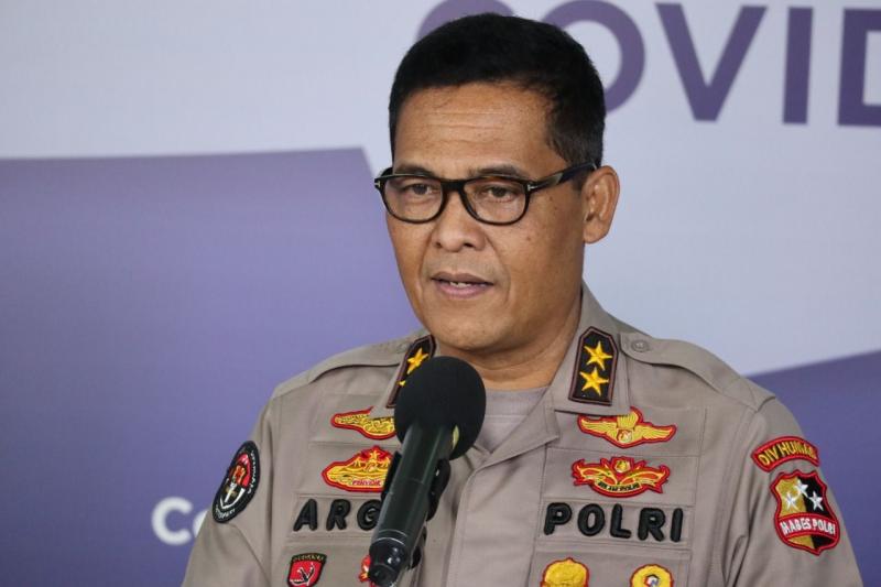 Kepala Divisi Hubungan Masyarakat Polri Inspektur Jenderal Argo Yuwono persilakan BEM UI laporkan dugaan peretasan WhatsApp dan Medsos  (pikiranrakyat)