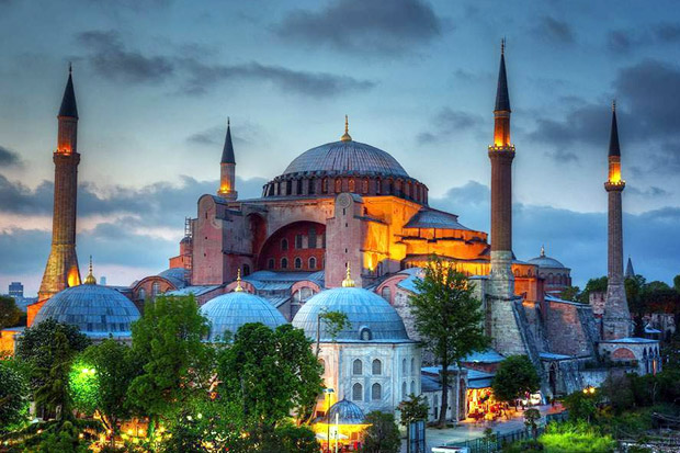 Kecewa ke Upaya Erdogan, UNESCO Tinjau Ulang Alih Fungsi Hagia Sophia. (Sindonews).