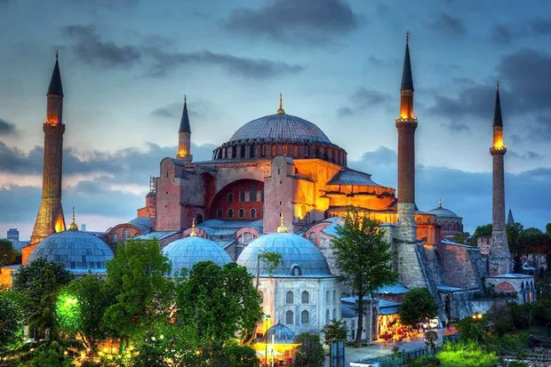 Kecewa ke Upaya Erdogan, UNESCO Tinjau Ulang Alih Fungsi Hagia Sophia. (Sindonews).