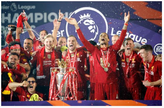Liverpool mengangkat trofi Premier League (Foto: Liverpool FC)