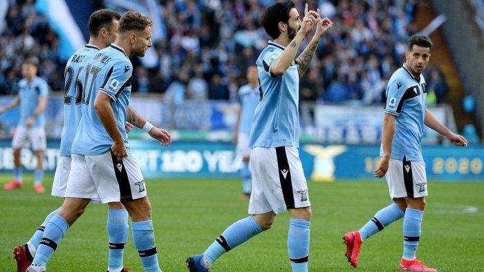 Luis Alberto Melakukan Selebrasi dengan Pemain Lazio (Tribunnews.com)
