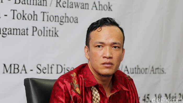 Ketua Jokowi Mania Imanuel Ebenezer bela Ahok (detik).