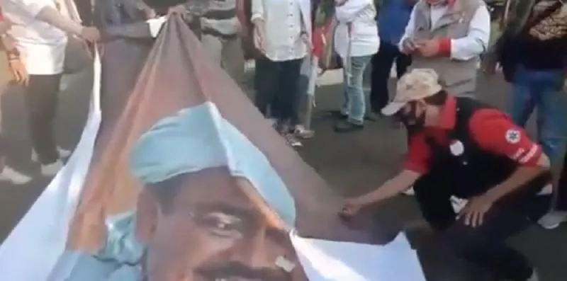 Siap Perang, PA 212 Kecam Pembakaran & Perobekan Poster Habib Rizieq. (Fajar).