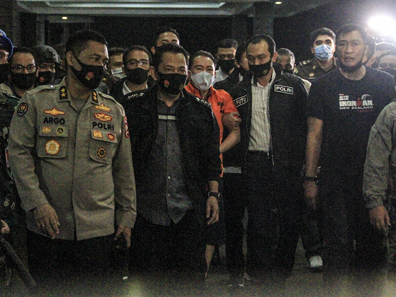 Buronan kakap Joko Soegiarto Tjandra alias Djoko Tjandra tiba di Bandara Halim Perdanakusuma, Jakarta Timur, Kamis (30/07) pukul 22.39 WIB.