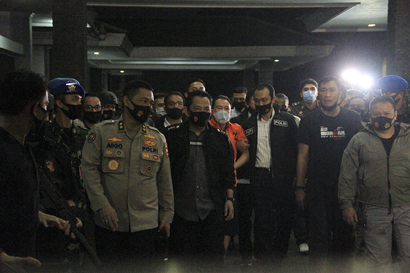 Buronan kakap Joko Soegiarto Tjandra alias Djoko Tjandra tiba di Bandara Halim Perdanakusuma, Jakarta Timur, Kamis (30/07) pukul 22.39 WIB. Ulin Nuha/law-justice.co
