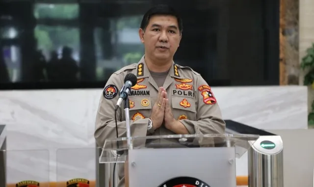 Kabagpenum Divhumas Polri, Kombes Ahmad Ramadhan akui ada pembersih wc yang ditemukan di markas FPI (Beritatanda1).