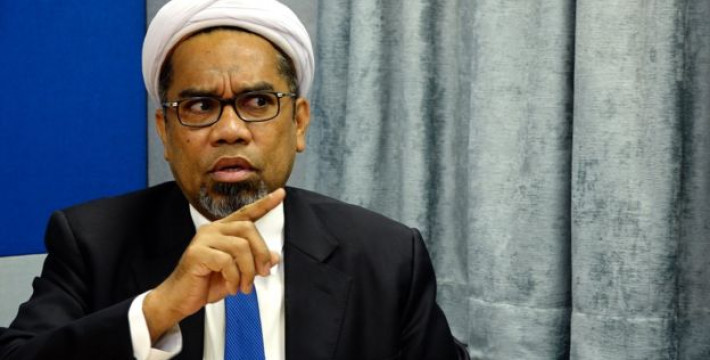 Tenaga Ahli KSP Ali Mochtar Ngabalin minta pegawai KPK tak main politik (Nawacita.com).