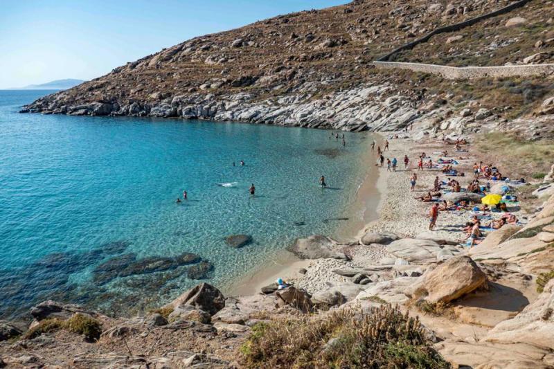  Pantai Kapari di Yunani, salah satu lokasi favorit kaum nudis (Getty Images)