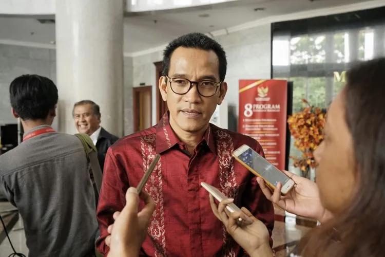Refly Harun sebut pembayaran Abu Janda oleh Jokowi sebagai pelanggaran Pilpres jika menggunakan uang rakyat (Kompas).