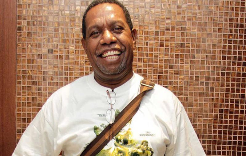 Penyanyi asal Papua Edo Kondologit sakit hati dengan aparat penegak hukum karena adiknya meninggal di tahanan (Beritasatu)