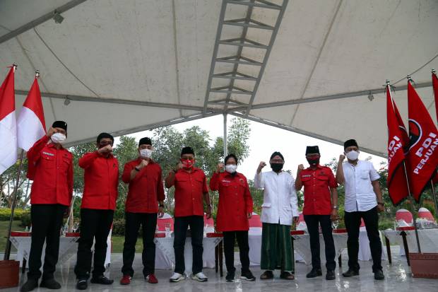 Deklarasi pasangan Eri Cahyadi dan Armuji di Taman Harmoni, Keputih Surabaya, Rabu (02/9/2020). Foto/SINDONews/Ali Masduki