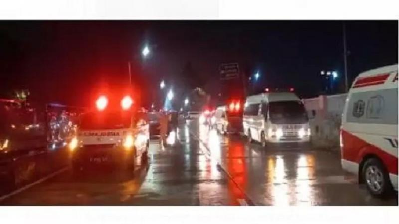 Ngeri! Pasien Banyak, Mobil Ambulans Antre Panjang Masuk Wisma Atlet. (Inews).