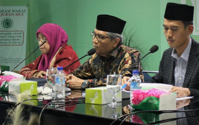 Ketua Komisi Fatwa Majelis Ulama Indonesia (MUI) Hasanuddin Abdul Fatah (tengah). (Pontas.id).